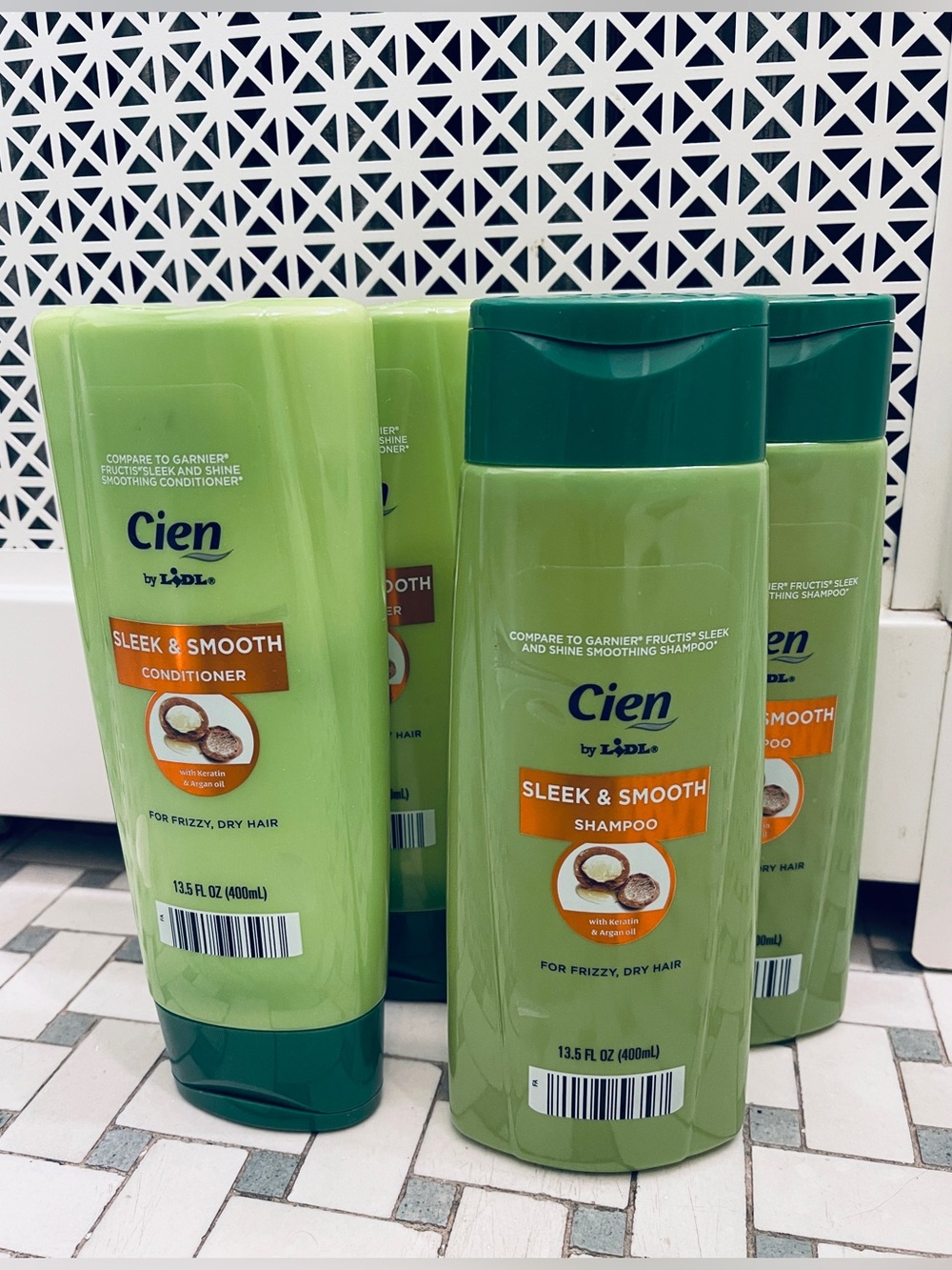 Cien Sleek & Smooth Shampoo and Conditioner- LOT (4)
